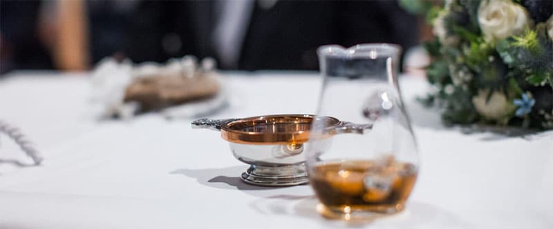 Freie schottische Trauung Quaich Whisky Zeremonie